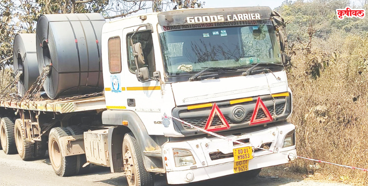महामार्गालगत बंद पडलेल्या अवजड वाहनामुळे अपघाताचा धोका