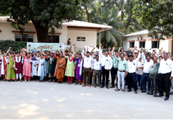 लिपीक संवर्गातील कर्मचाऱ्यांची निदर्शने