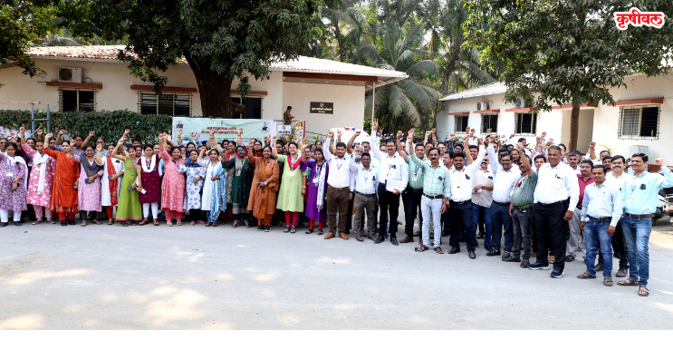 लिपीक संवर्गातील कर्मचाऱ्यांची निदर्शने