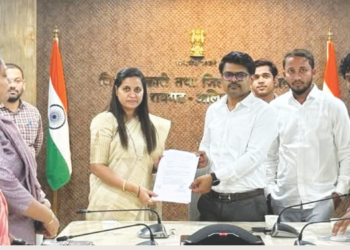 नमिता घारे परिवर्तन आघाडीच्या गटनेत्या