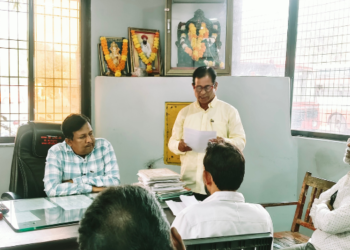 त्रस्त प्रवासी वर्ग आगार प्रमुखांच्या भेटीला