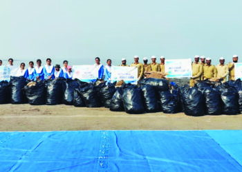 नागाव समुद्रकिनारी सफाई मोहीम