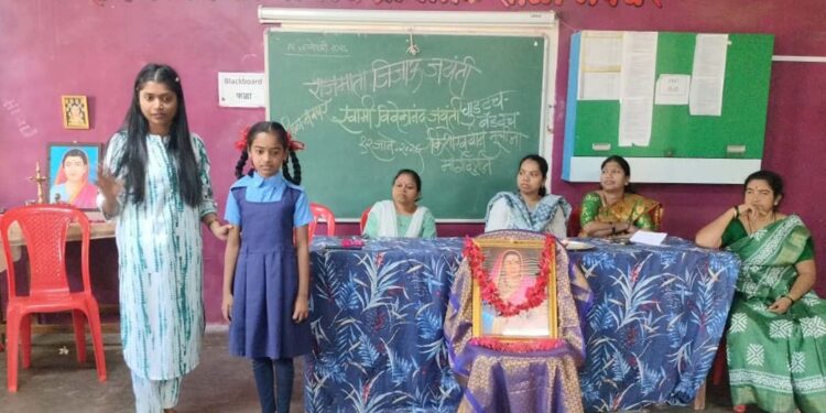 किशोरवयीन मुलींना स्वसंरक्षणाचे धडे