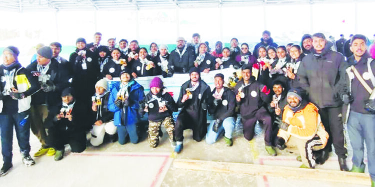 रायगडच्या खेळाडूंचे बर्फावर सुवर्णयश