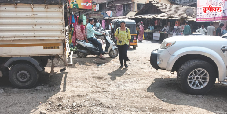 पालीतील हटाळेश्वर चौकात रस्त्याची दैना