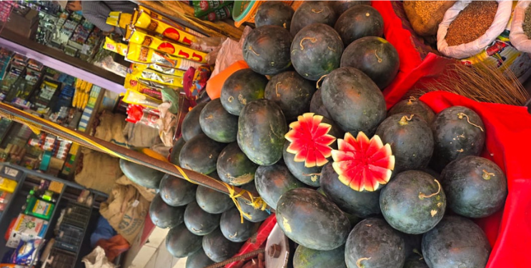 कडक उन्हामुळे नागरिकांची कलिंगडाला पसंती