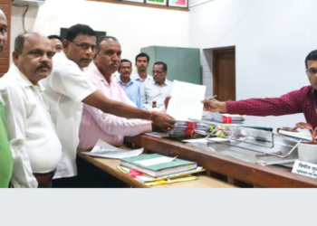 अतिउच्च दाबाची वीजवाहिनी बेकायदा