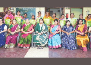 जागतिक महिला दिनानिमित्त गृहपरिचारिकांचा सन्मान