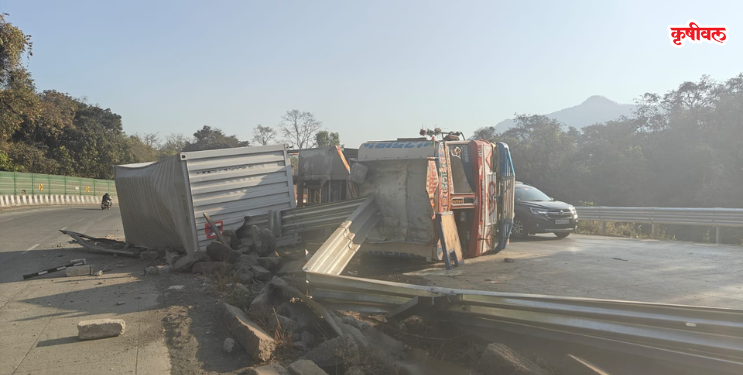 कर्नाळा खिंडीत कंटेनर पलटी