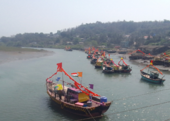 बोटी निघाल्या दर्यात