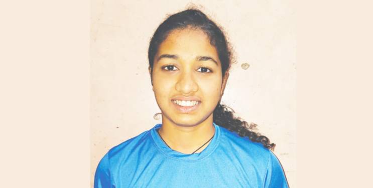 सिया देवरुखकरची जलतरणात सुवर्ण झेप