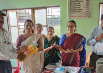 ज्येष्ठांकडून कर्तृत्वान महिलांचा सन्मान