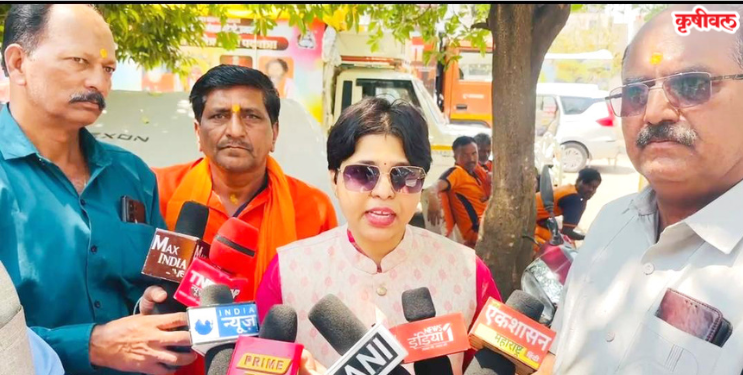 भोंदूबाबा अशोक खरातवर कठोर कारवाई करावी: तृप्ती देसाई