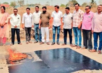 तिसऱ्या मुंबईच्या सर्व्हेसाठी आखलेले पट्टे शेतकऱ्यांनी पेटविले