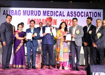 सात आंतरराष्ट्रीय भाषेत पुस्तकाचे प्रकाशन