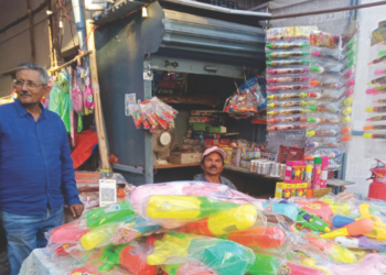 रंगबेरंगी पिचकाऱ्या बाजारात दाखल