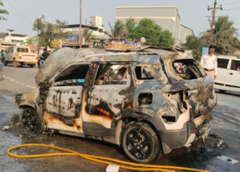 अलिबागमध्ये भर रस्त्यात बर्निंग कारचा थरार