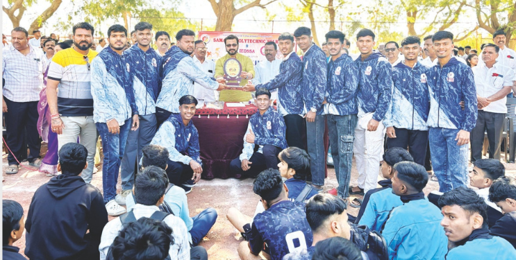 तटकरे तंत्रनिकेतन संघाची बाजी