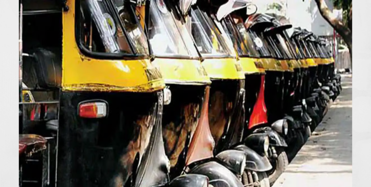 नवीन रिक्षा परवान्यांना स्थगिती