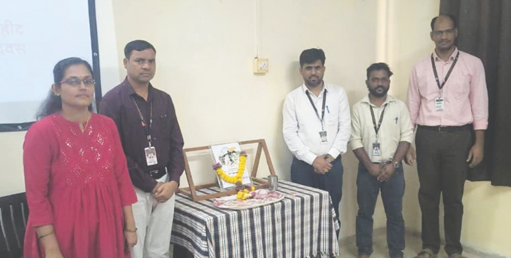 तळा येथे शहिदांना अभिवादन