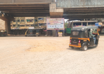 कोलाड-रोहा मार्गावर धोकादायक खड्डा