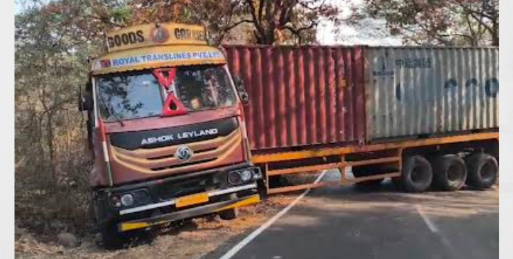 परीक्षेला जाणाऱ्या विद्यार्थ्यांसाठी पोलिसांची धडपड