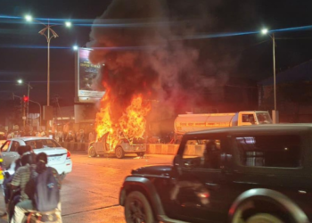 चालत्या स्विफ्ट गाडीला आग