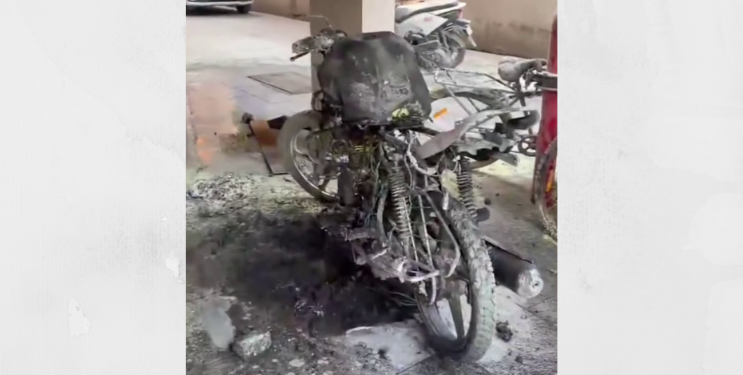 करंजाडे येथे वाहनांना आग