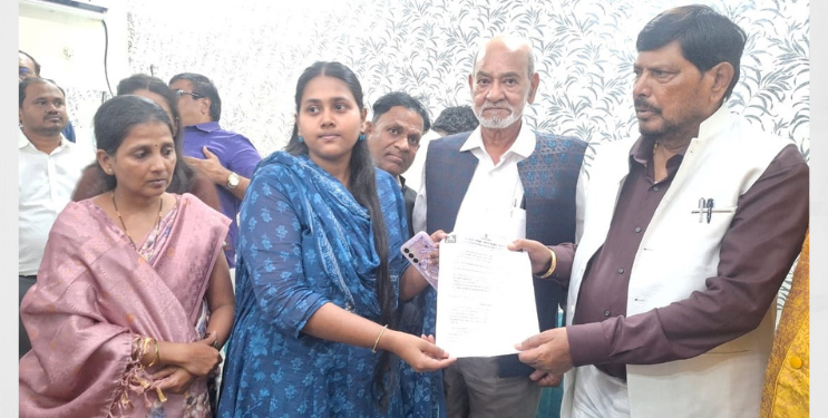 यशश्री शिंदेच्या कुटुंबियांना मदत