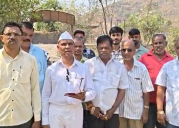 उड्डाणपुलामुळे शेतकरी आक्रमक