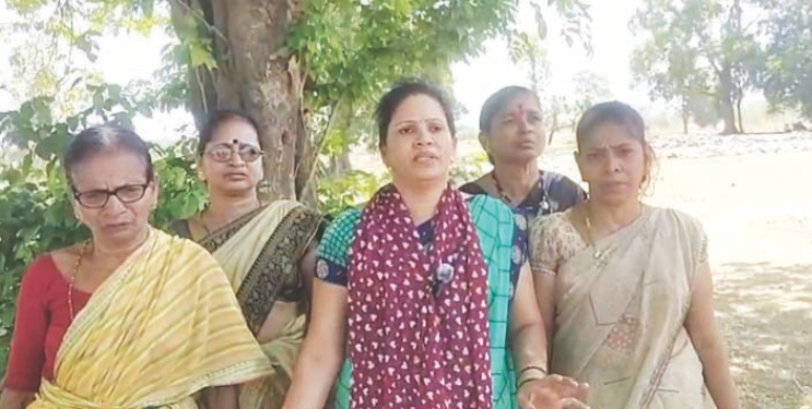 दलालांकडून जमिनीची परस्पर विक्री