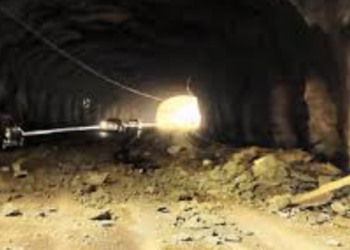 आडोशी बोगद्यात दरड कोसळली