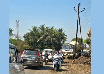 बेलकडे – सहाण मार्गावरील विद्युत खांब अपघाताला निमंत्रण