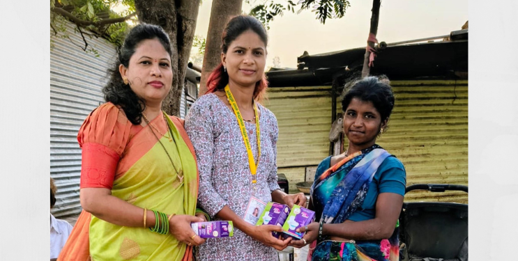 महिलांना सॅनिटरी नॅपकिनचे वाटप