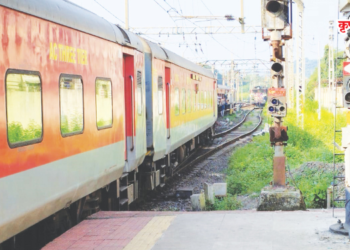 रेल्वे प्रवाशांचे हाल वर्षअखेरीस थांबणार?