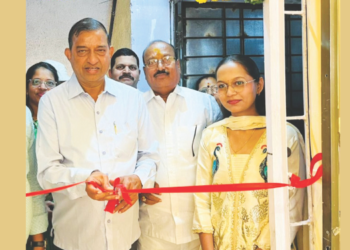 नगरसेविका आर्या जाधव यांच्या जनसंपर्क कार्यालयाचे उद्घाटन