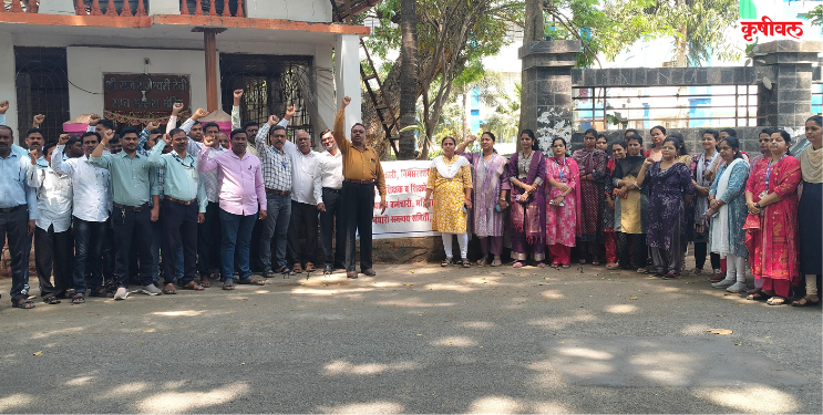 सरकारी कर्मचारी रस्त्यावर