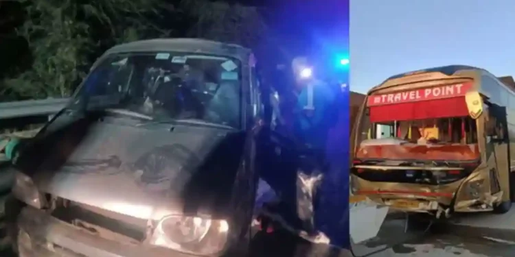 यमुना एक्सप्रेसवेवर बस-कारची जोरदार धडक; सहा जणांचा जागीच मृत्यू