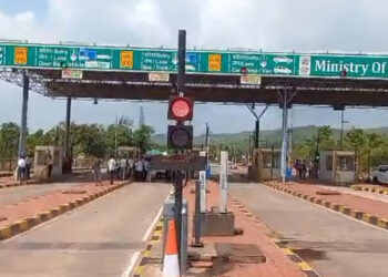 अपूर्ण मुंबई-गोवा महामार्गावर तीन टोलनाके