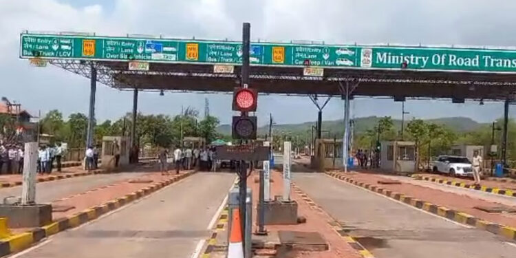 अपूर्ण मुंबई-गोवा महामार्गावर तीन टोलनाके