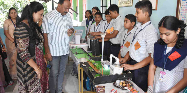 केळकर विद्यालयात मराठी, विज्ञान प्रदर्शन