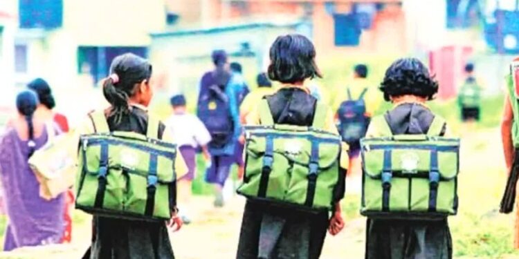 बनावट विद्यार्थी अन्‌‍ शाळांना बसणार आळा