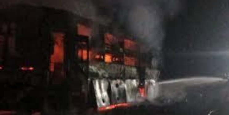 साखरपा-जाधववाडीत धावत्या बसला आग