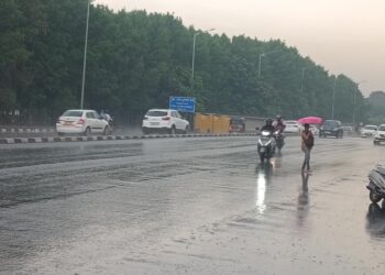 पनवेलमध्ये पावसाची हजेरी; नागरिकांची तारांबळ