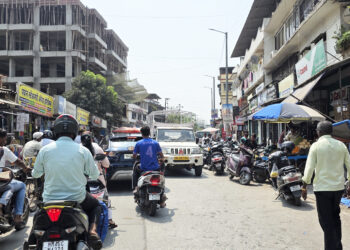 अतिक्रमणाने नागरिकांचा श्वास कोंडला