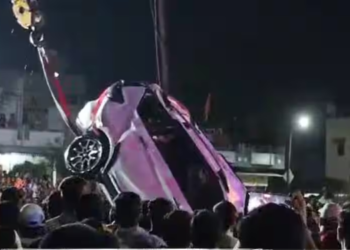 भरधाव कार विहिरीमध्ये कोसळली; नऊ जणांचा मृत्यू