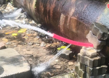 कळंबोली सर्कल येथे जलवाहिन्यांना गळती