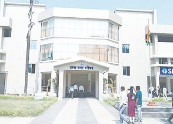 ‌‘मुख्याधिकारी रजेवर, प्रभारी गायब‌’