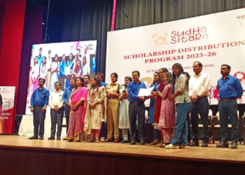 विद्यार्थ्यांना शिष्यवृत्ती वाटप