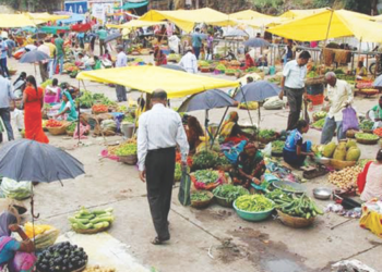 आठवडा बाजार सुरू करण्याची मागणी